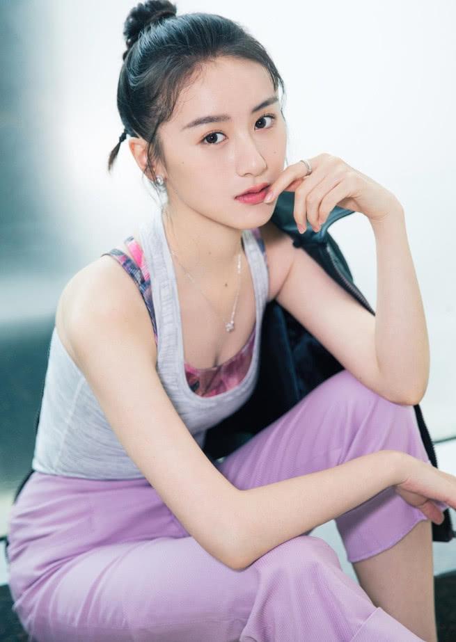 给袁冰妍当女配 刚演完 三十而已 不曝光难知晓 全网搜