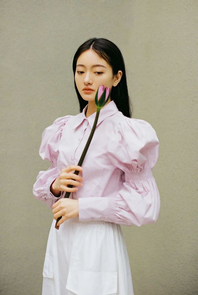 丁博初夏写真欣赏 赏花少女氤氲初恋的味道_腾讯新闻