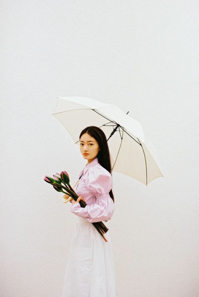 丁博初夏写真欣赏 赏花少女氤氲初恋的味道_腾讯新闻