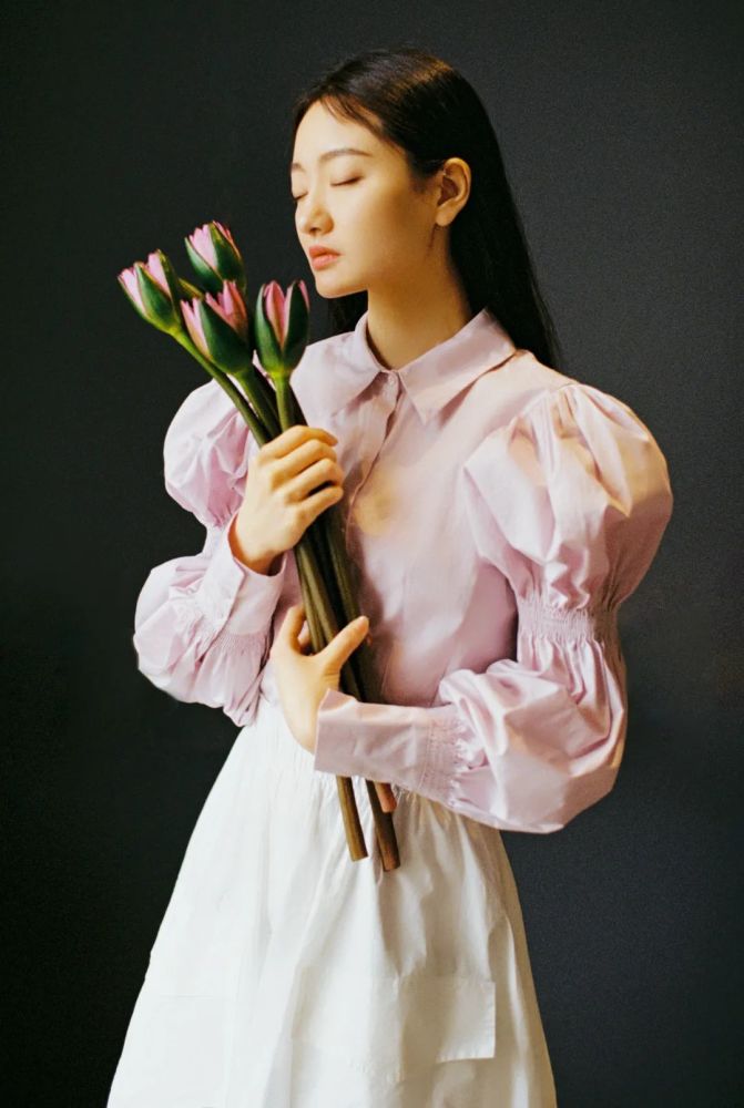 丁博初夏写真欣赏 赏花少女氤氲初恋的味道_腾讯新闻