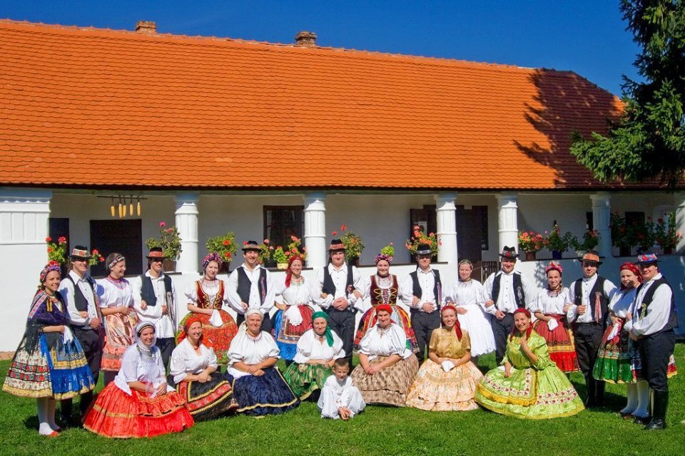 匈牙利父系斯拉夫血统近6成,为何还说来自亚洲?人种还改变过?