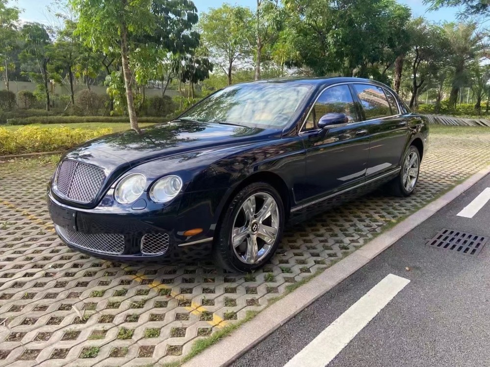 价格不菲的宾利飞驰12款二手车售价29万掉价百万