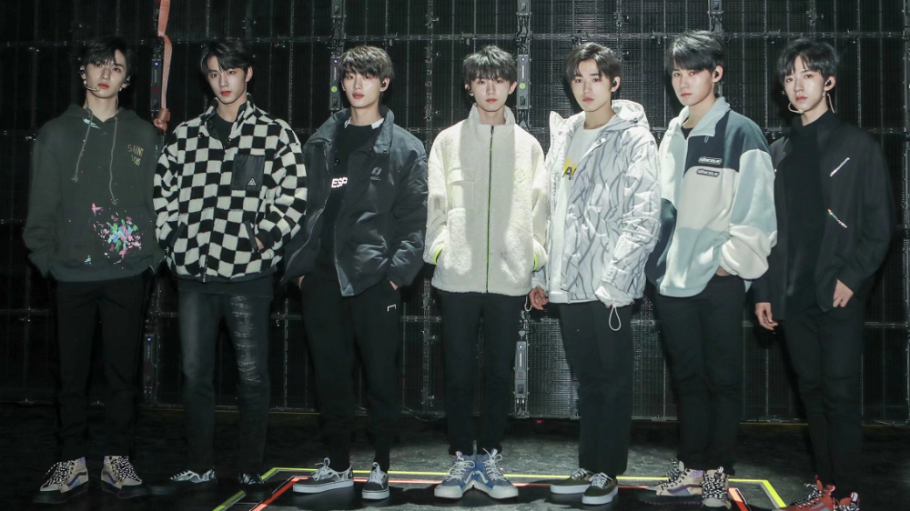 六一晚会官宣阵容,时代少年团海报站位引争议,怎么会请欧阳娜娜