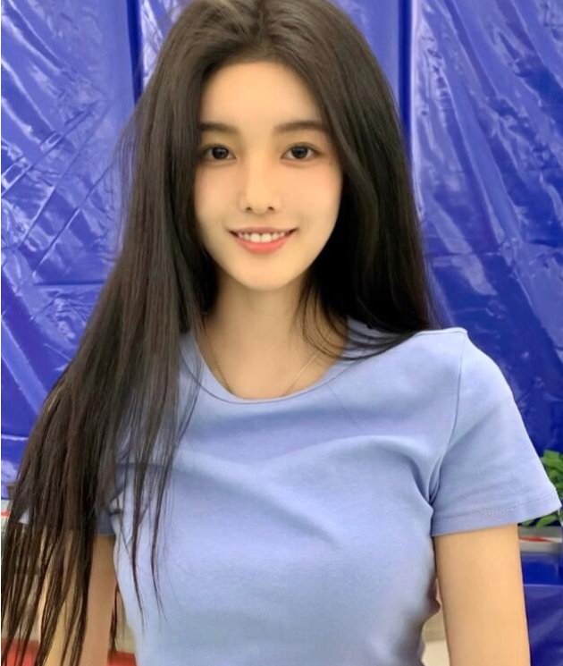 吴亦凡恋情疑似曝光,和女友包场看电影,女方前任竟是任世豪?