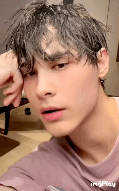 利路修营业太可爱了:送景甜富贵竹夸她优雅,称答应