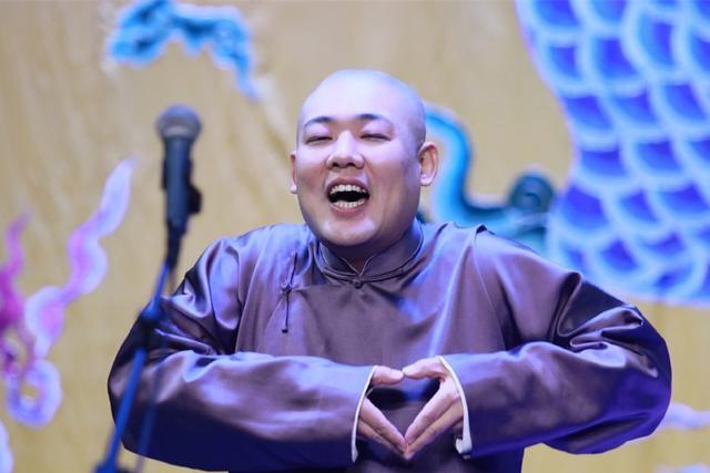 还是刺激搭档李斯明呢?还是真的傻了呢?对此,网友开