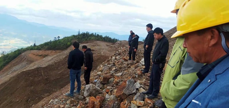 大理州应急管理局对剑川县重点矿山开展汛前安全检查