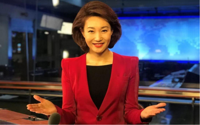 央视主持李梓萌戴假发13年43岁仍是单身月亮姐姐为她全网征婚