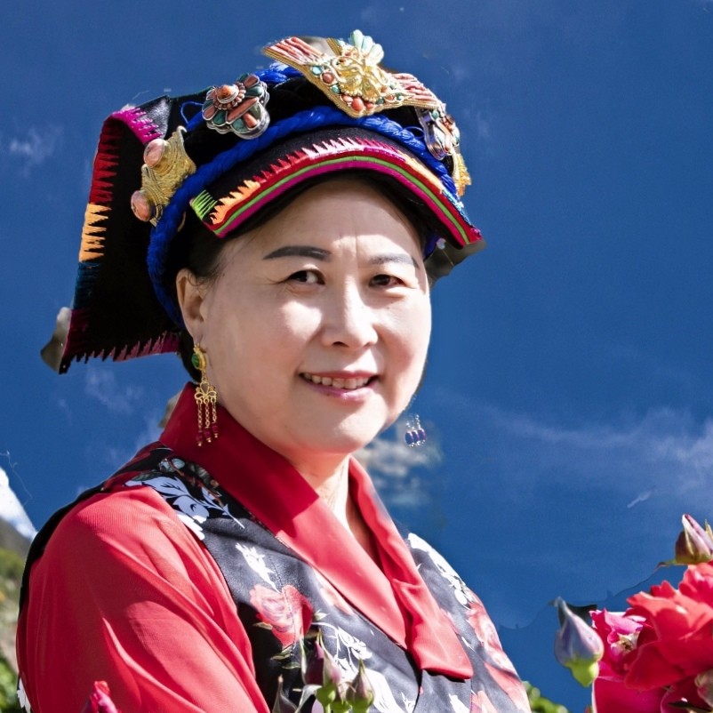 夹金山下有位玫瑰姐姐带领3300多户各族村民致富