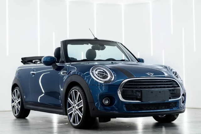 这是一台令所有人着迷的夏日必备小车minijcw敞篷版