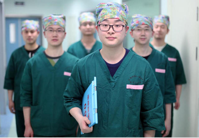 5月26日,成都市第五人民医院男护士工作组正式成立.