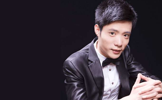 呆妹看大司马肌肉金轮两眼发直口水直流直言就这这也太少了吧