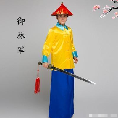 乾隆正摸树侍卫拔刀就砍乾隆干什么侍卫的回答噎住皇帝