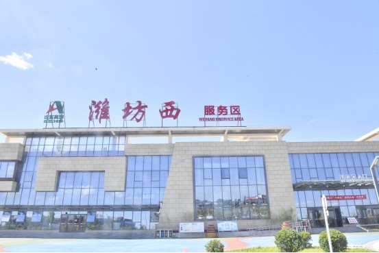 记者来到济青高速沿线最大的高速服务区——潍坊西服务区