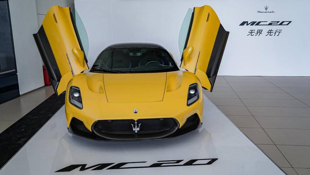 作为一款跑车,蝴蝶门的设计可以说是"男女通杀",不仅好看,实用性也很