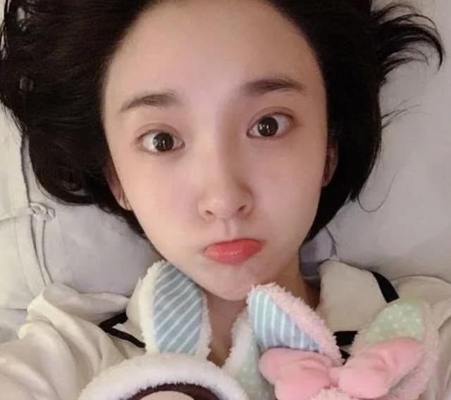 唐艺昕最新写真曝光!粉色钻石吊带裙性感又温柔～产后恢复也太好了吧!