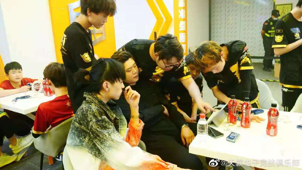 pel:团灭smg燃爆全场,天霸稳中求胜本周能否弥补遗憾?