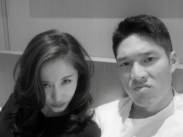 吴永恩拍宣传片,不刮胡子不做造型超随性,拍照姿势