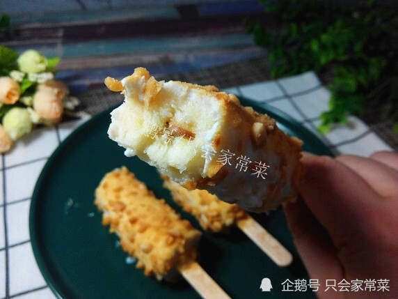 天兒越來越熱,試試這個香蕉酸奶雪糕,好吃無負擔,做法超簡單!