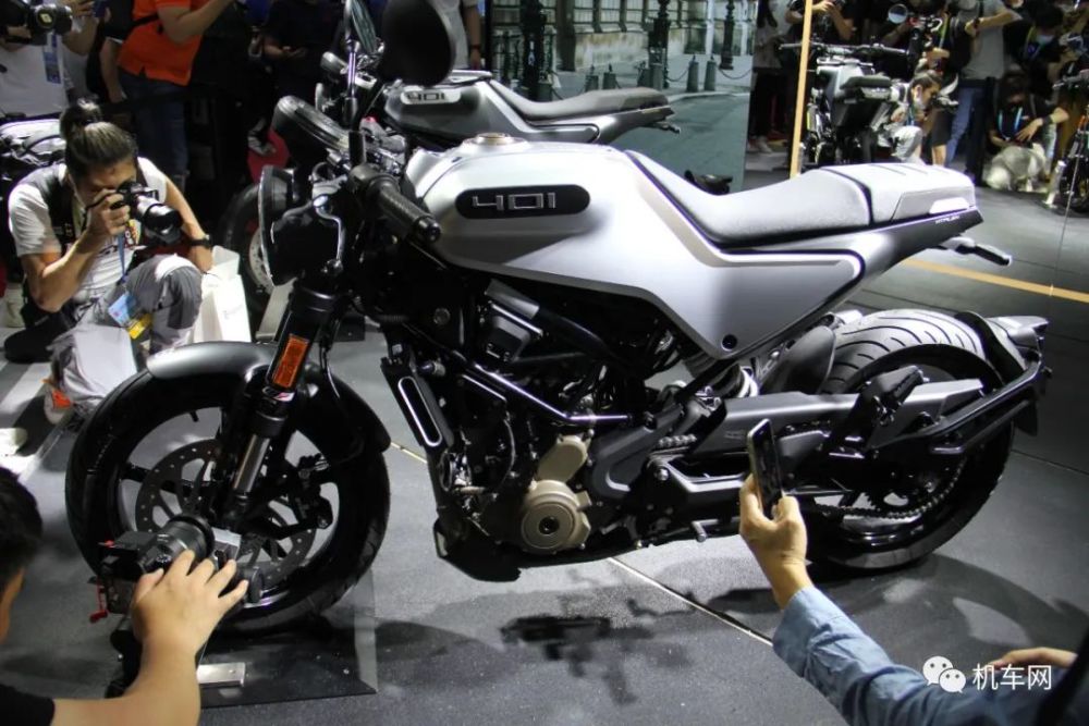 胡斯瓦纳发布黑白箭401越野车fe250te250i