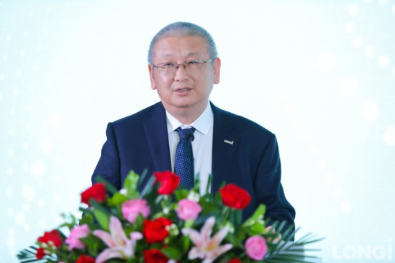 李振国先戴好氧气面罩