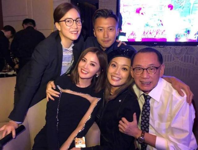 霍汶希11岁女儿罕见曝光,看到镜头即刻躲助手身后,生父至今是谜_腾讯