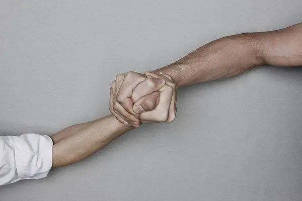 左右开弓 齐头并进