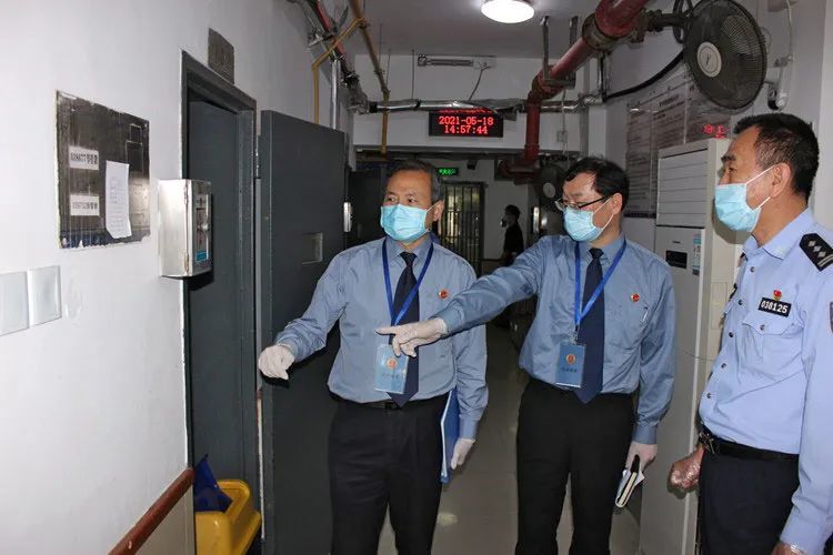 5月18日起,二分院对杨浦区看守所开展巡回检察巡回检察组对看守所食品