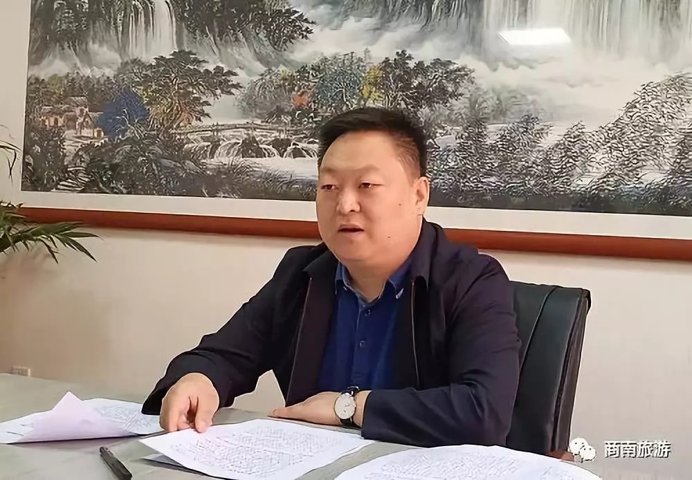 三年后,2015年4月,陆邦柱调任商洛市委秘书长,刘春茂接替陆邦柱担任