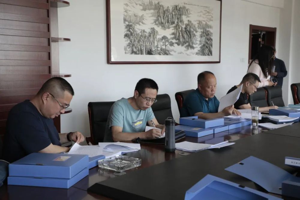 党组成员,副检察长王文萍,党组成员,检委会专职委员侯学辉参加督导