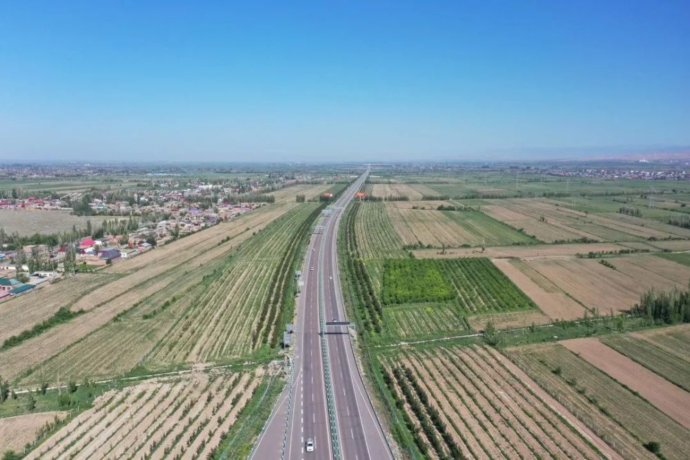 一线串起13处景区自驾游新疆这条路必须来