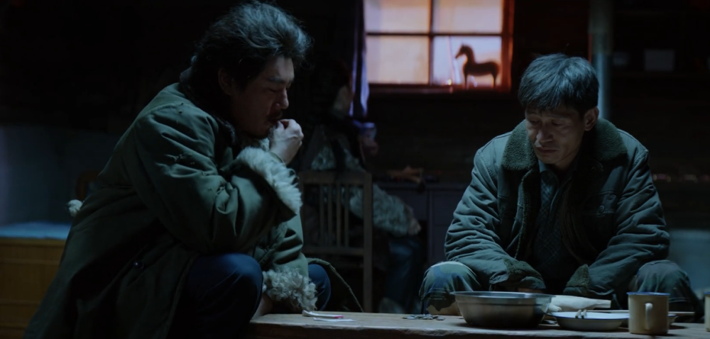 猎狼者因为一个死人在剧中余皑磊沈佳妮两人的关系堪称死党