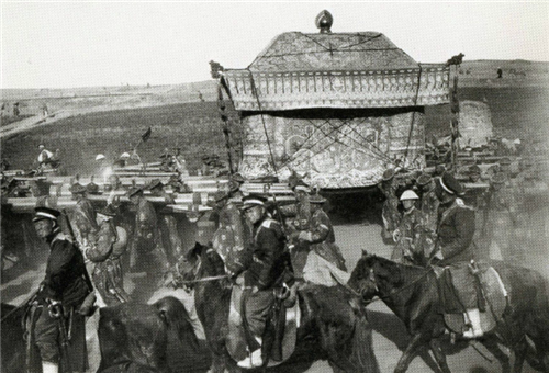 光绪葬礼老照片:128人抬棺,1628人仪仗队,数万百姓自发来送葬