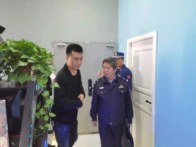 静宁县委宣传部联合县公安局开展扫黄打非正道2021集中行动