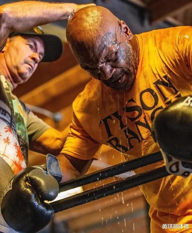 54岁泰森最新训练照大腿粗壮有力直言可以乱拳打死李小龙