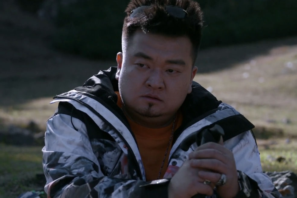 猎狼者中的巴图是真傻还是装傻