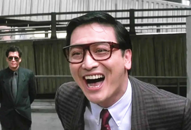 71岁曹查理现身饭局被敬酒一饮而尽太豪爽自称跟刘德华是好友