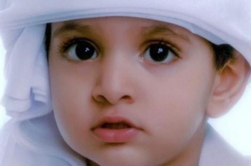 迪拜王储童年照惊艳宛如童话里走出的王子人到中年颜值跑偏