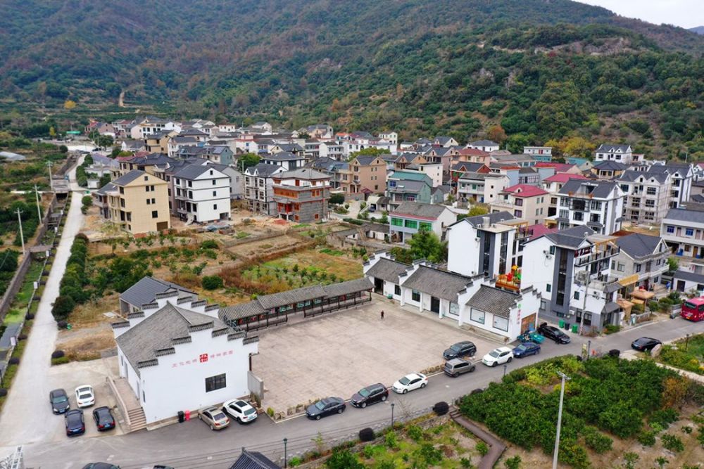 中国美丽休闲乡村象山墩岙村山塘变南湖