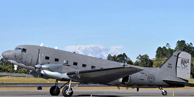 哥伦比亚幽灵ac47满负荷搭载枪炮担负打击毒贩重任