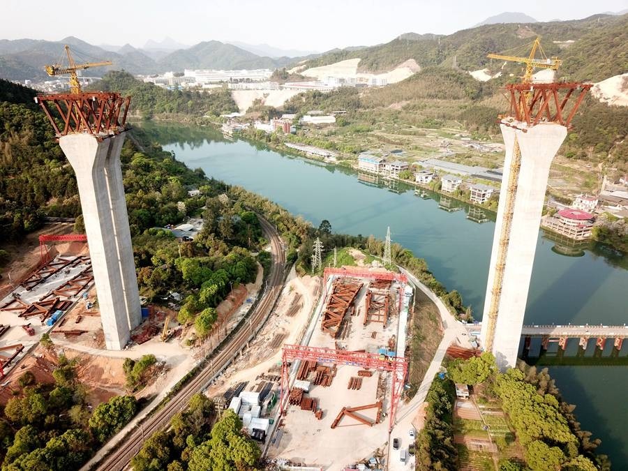 莆炎高速沙溪大桥在山区峡谷地形中立起的超级工程