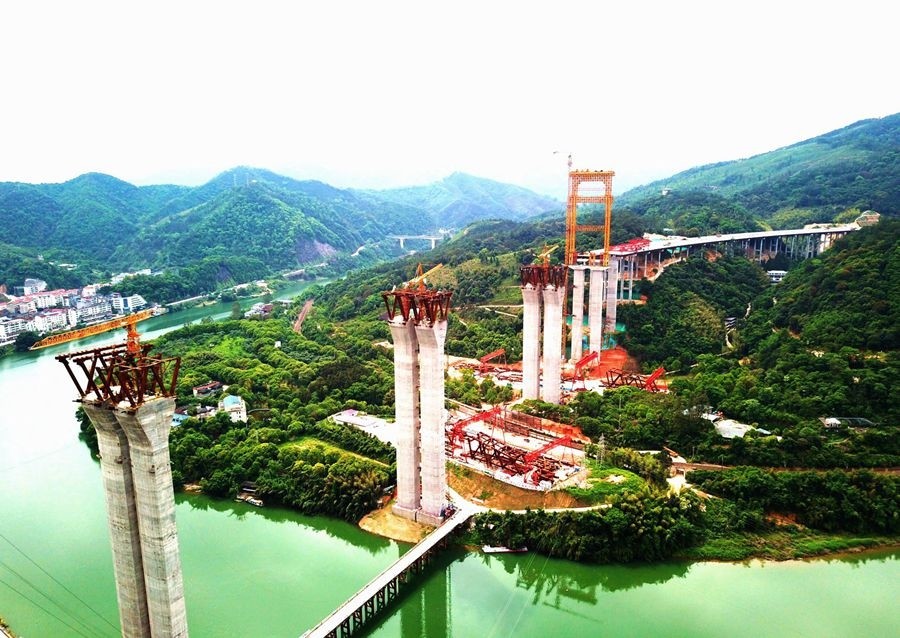 莆炎高速沙溪大桥在山区峡谷地形中立起的超级工程