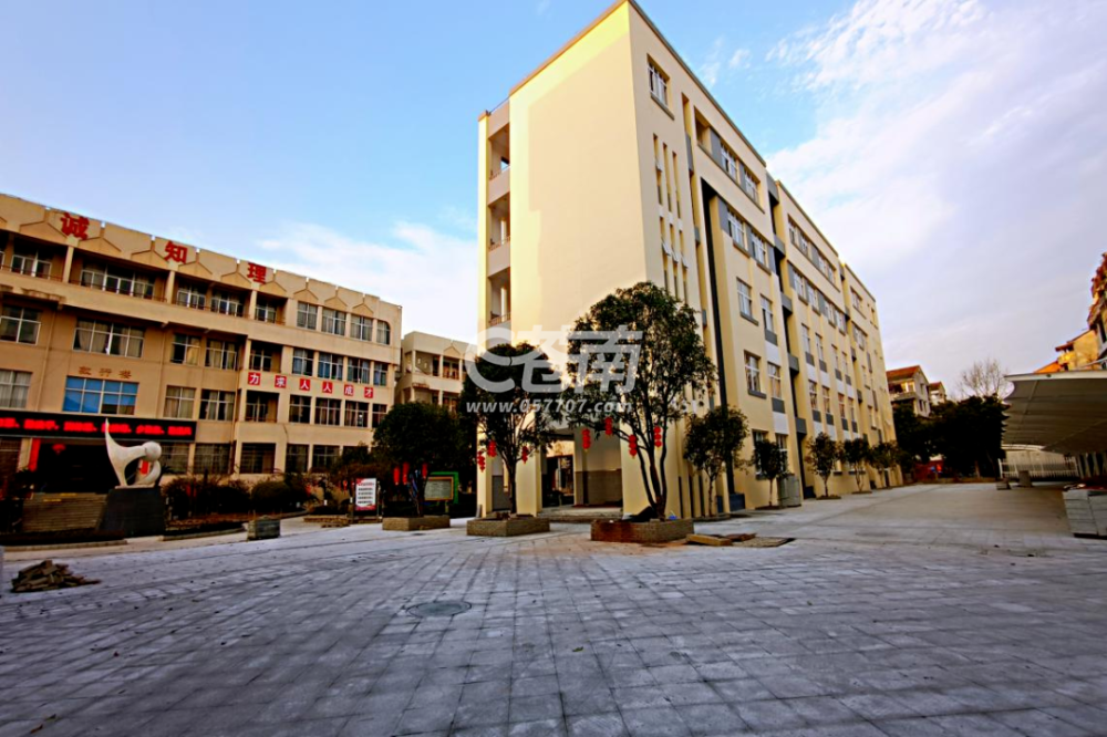 灵溪镇第二中学沿望鹤路(单号:江滨路口至建兴东路口)望鹤北路(单号