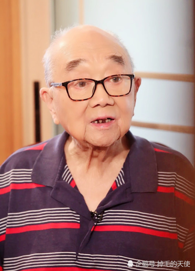 著名滑稽表演艺术家童双春因病离世晚年在轮椅上度过显凄凉被授予终身