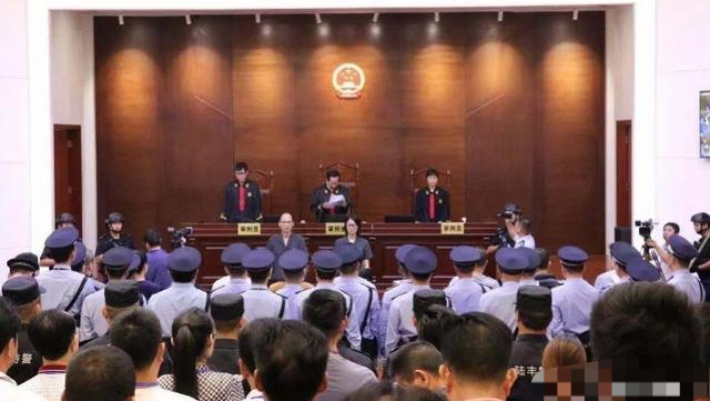 广东汕尾特大黑帮黄萍邹小帛犯罪团伙覆灭记