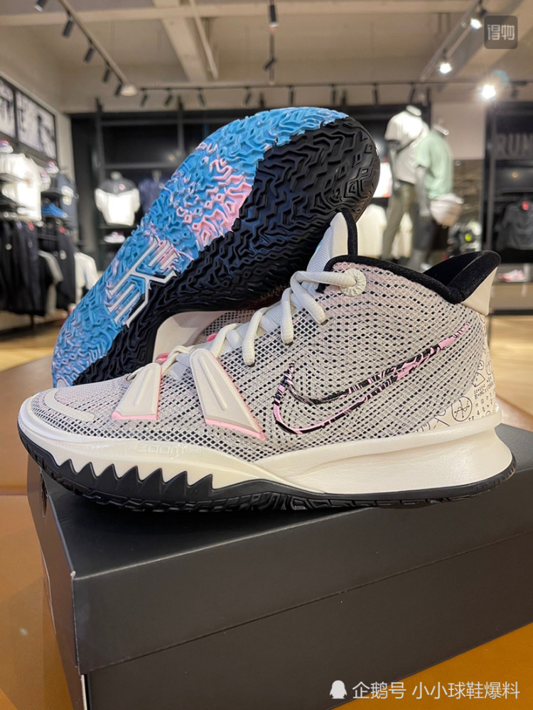 欧文7代篮球鞋白蓝粉数学公式配色颜值太让人心动了