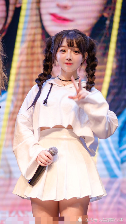 "中国第一萝莉"王奕萌,身材幻灭后晒朋克风大片,甜妹变拽姐简直爱了