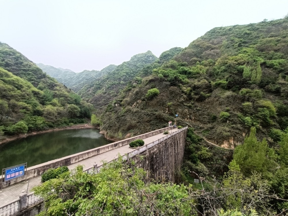 第一阶梯是从密严寺到黄峪沟水库大坝.