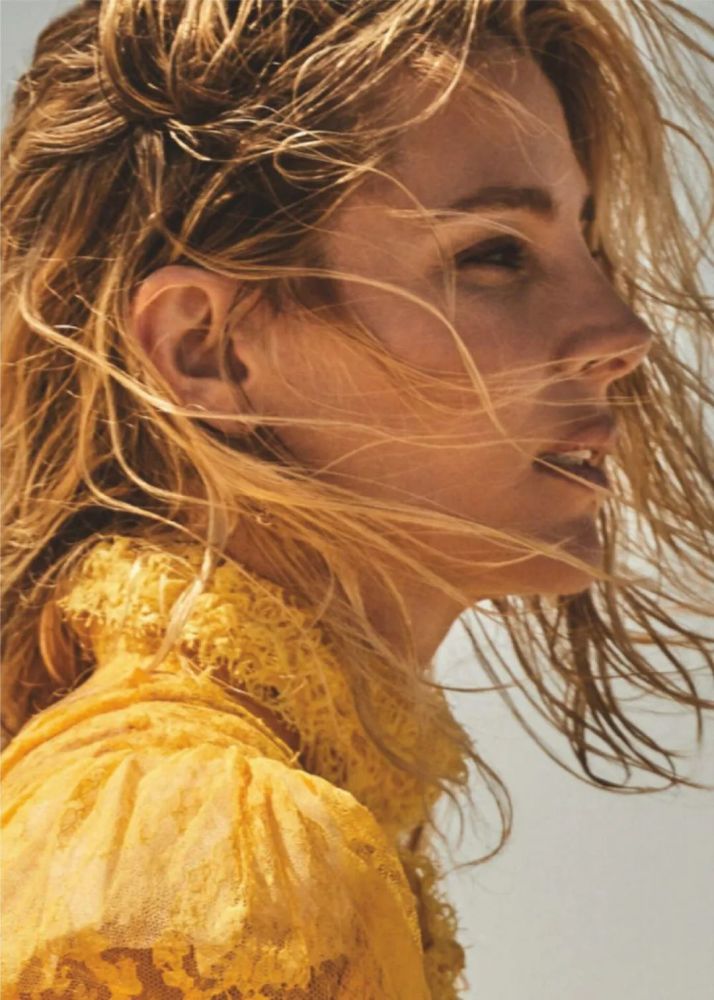 组图:这肌肉线条让人慕了!"锤嫂"埃尔莎·帕塔奇杂志大片