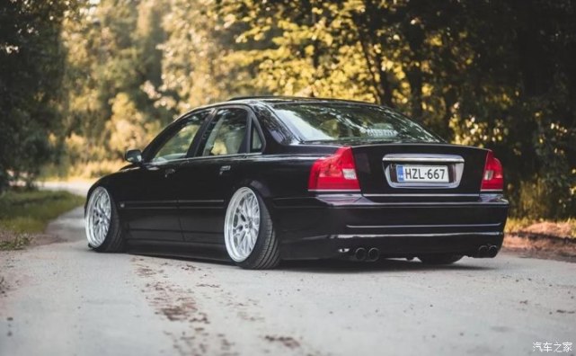 这绝对是一台冷门改装车沃尔沃s80但很有味道